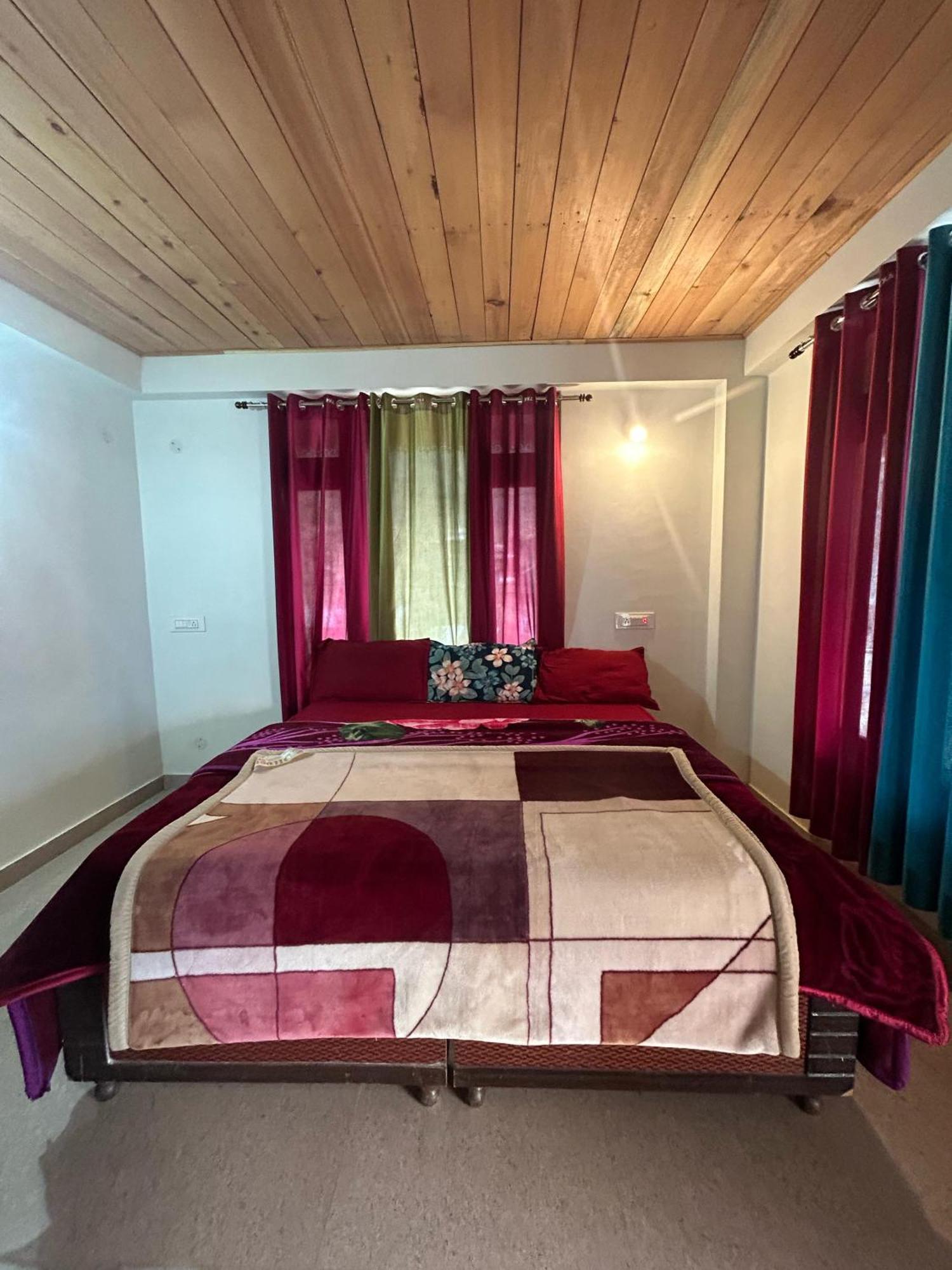 New Brahma Cafe Guest House Kalgha Zewnętrze zdjęcie