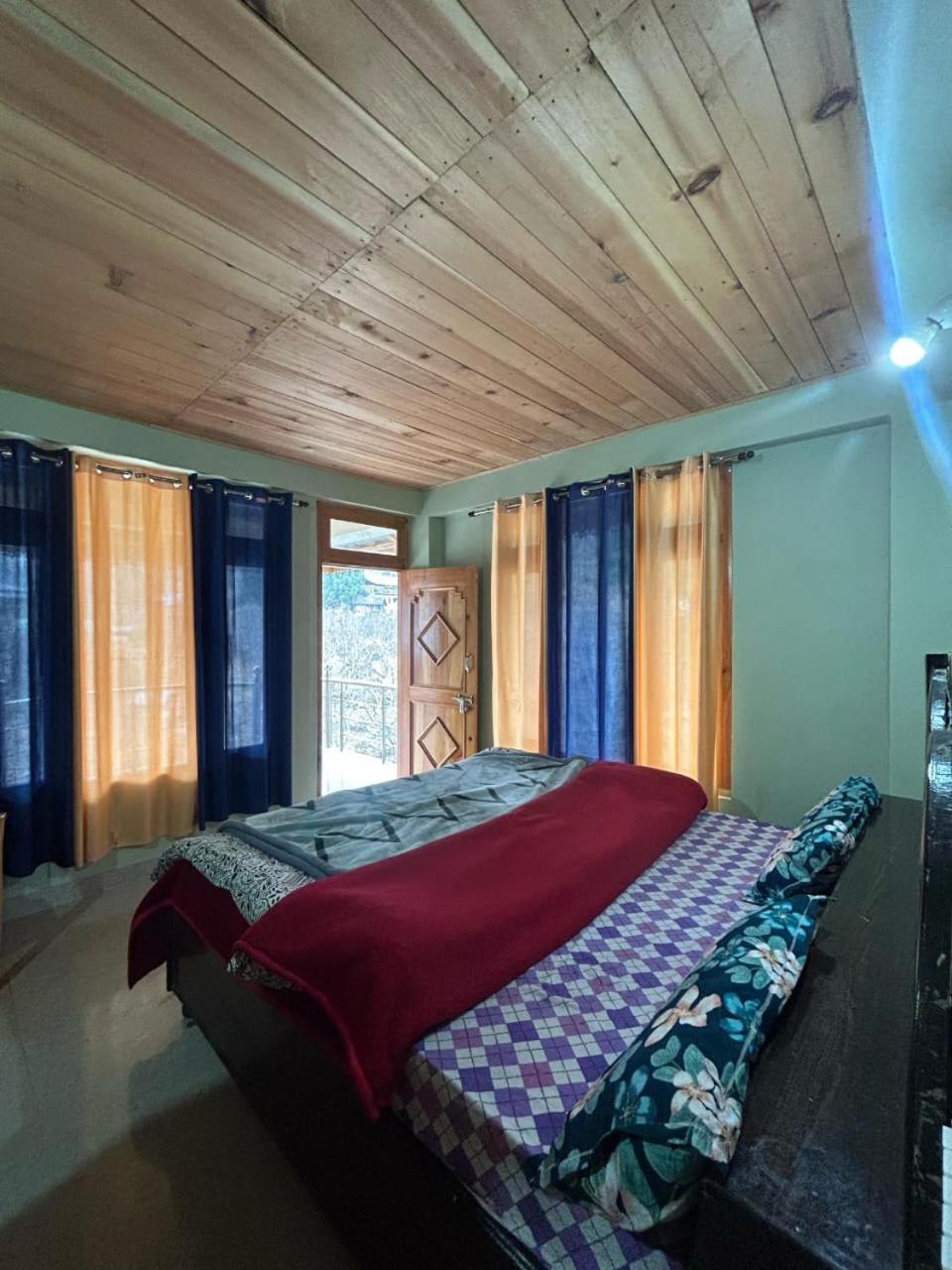 New Brahma Cafe Guest House Kalgha Zewnętrze zdjęcie